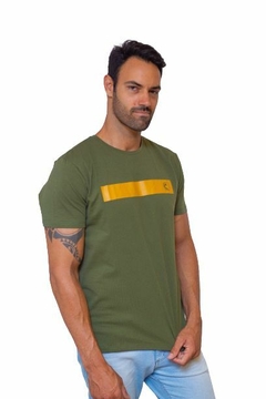 Camisa Masculina Verde Oliva Faixa Laranja na internet