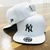 Bone NY Yankees Aba Reta Branco / Preto na internet