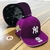 Bone World Series NY Yankees Aba Reta Fechado Roxo / Branco - comprar online