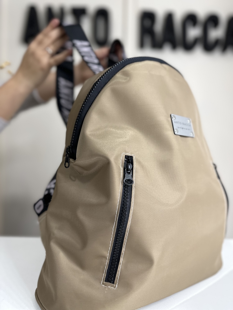 Mochila actitud beige Comprar en ANTO RACCA BAGS