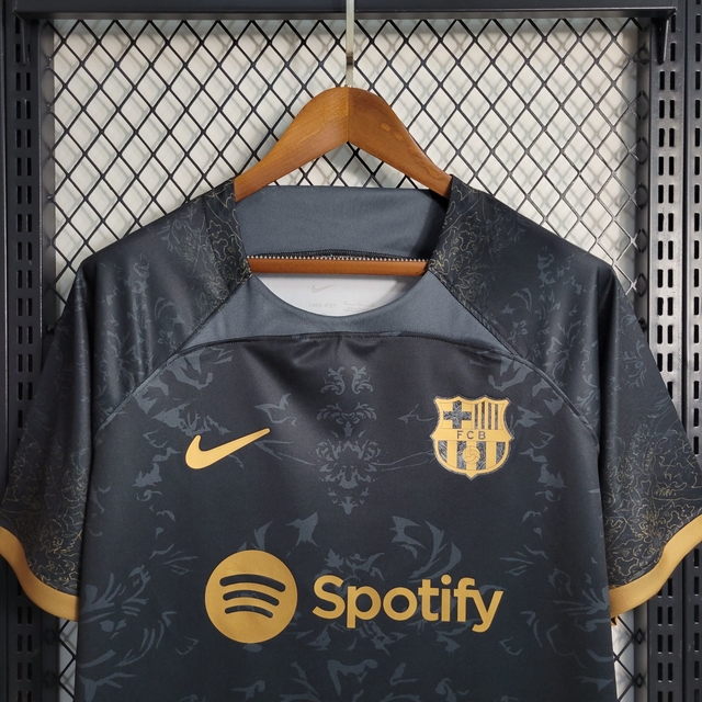 camisa barcelona 2023 2024 preta e dourada