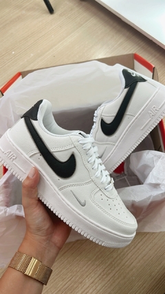 Nike sneakers cheap black and pink