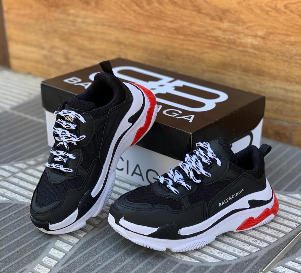 Balenciaga triple s falso sales