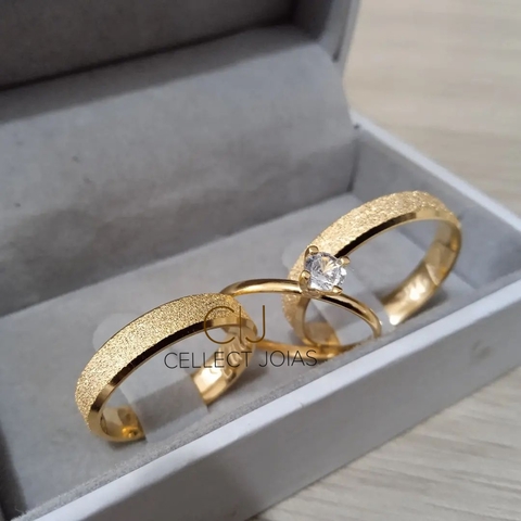 Alianças de Casamento Albânia Linha Classic Ouro 8 mm Polida Meia-cana -  Alianças Forever