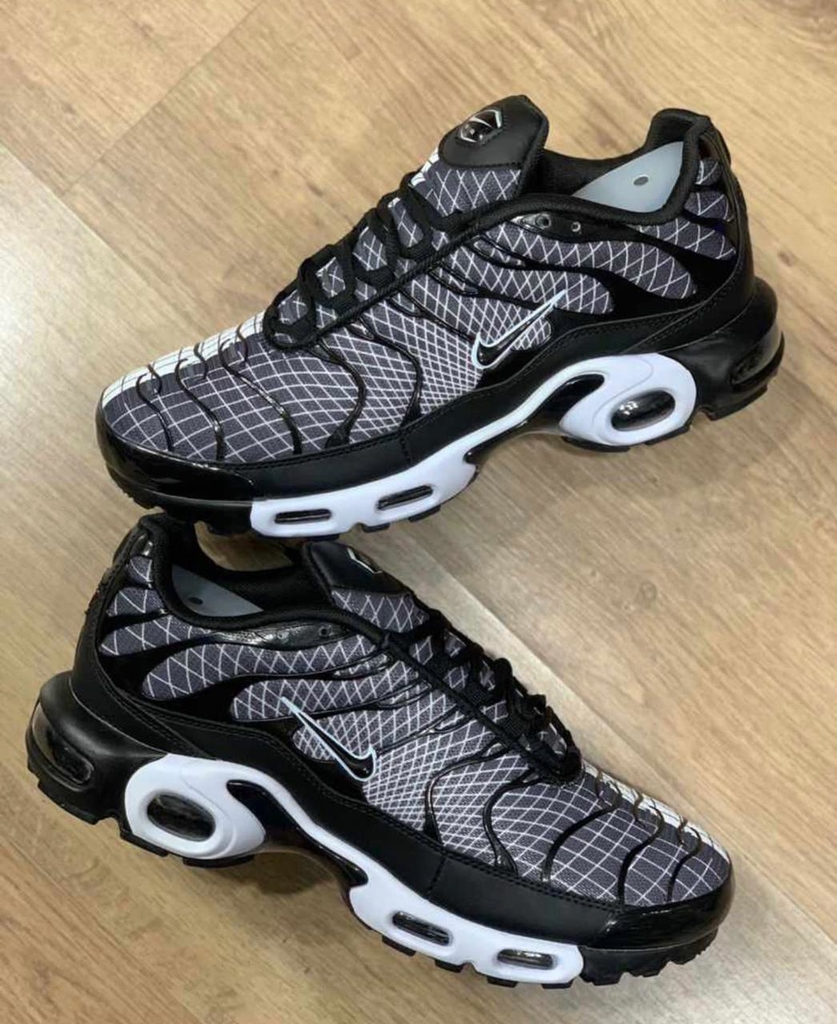 Air max plus sales preto e dourado