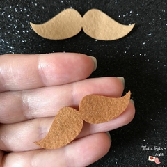 Bigode de feltro cortado a laser na internet