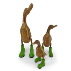 Trio de Patos de Madeira Botas Verdes