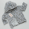 CAMPERA CON CAPUCHA PLUSH ABASTONADO - PRINT GRIS