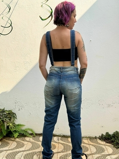 Macacão jeans slim com elastano *perfeito* Nº 40/42/44 brechó na internet