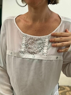 Blusa bata branca pedrarias e couro legítimo reveillon * G - comprar online