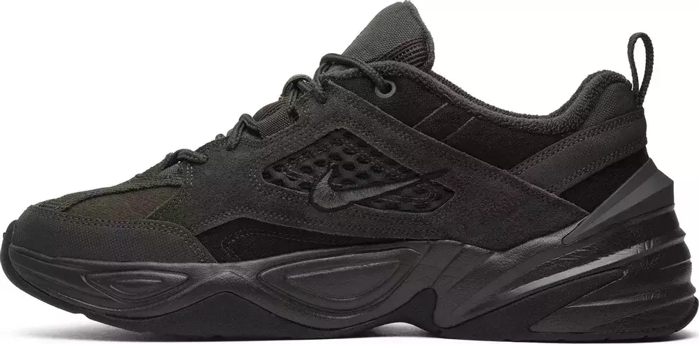 M2K Tekno Triple Black Vestindo a Quebrada