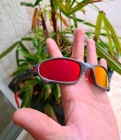 Preços baixos em Oakley Juliet x Metal Ruby