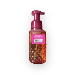 SABONETE EM ESPUMA PARA AS MÃOS - Strawberry Pound Cake - BATH & BODY WORKS - comprar online