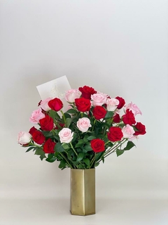 Florero Hexagono con 40 rosas