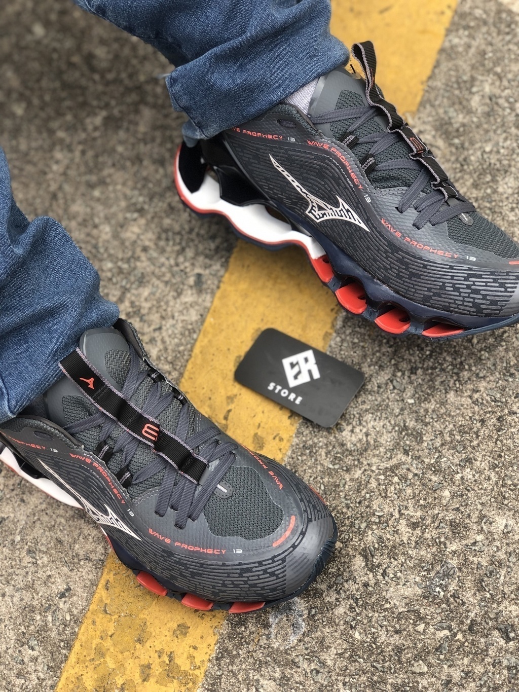 Mizuno cinza e vermelho hot sale