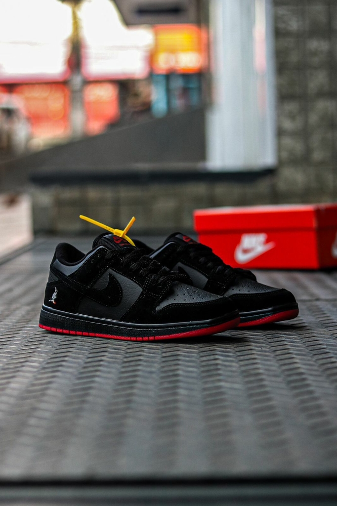 Nike air force deals pigeon