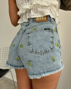 Short Flower - @laslocas.caba