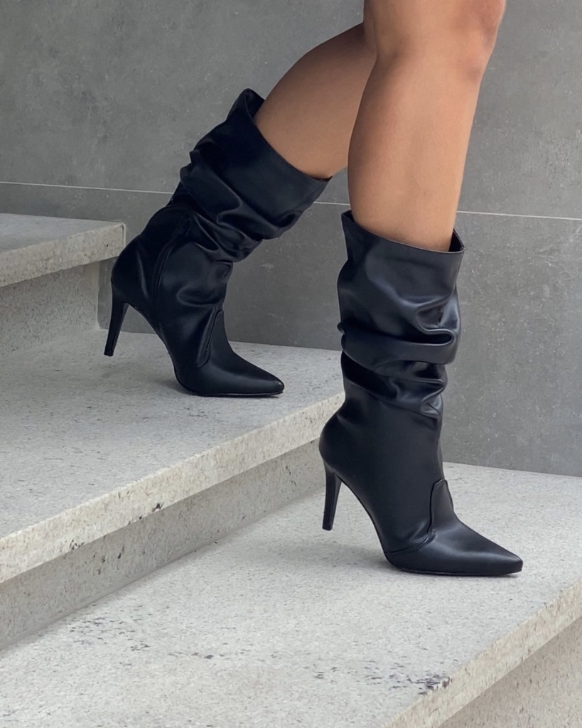 Bota cano longo enrugada clearance