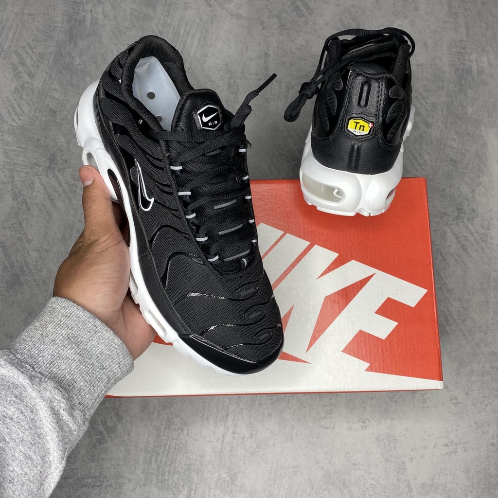 Tênis Air Max Plus TN Preto/Branco - DG BRANDS