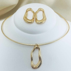 Kit Colar Choker Dourado com Pingente e Brinco | Formato Ondulado