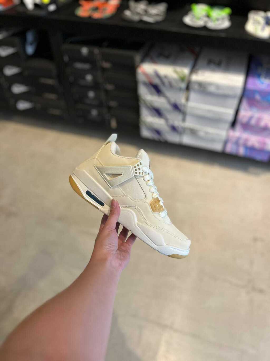 Jordan retro 4 beige hotsell