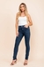 Calça jeans skinny lavagem escura de cintura alta da marca rubinella