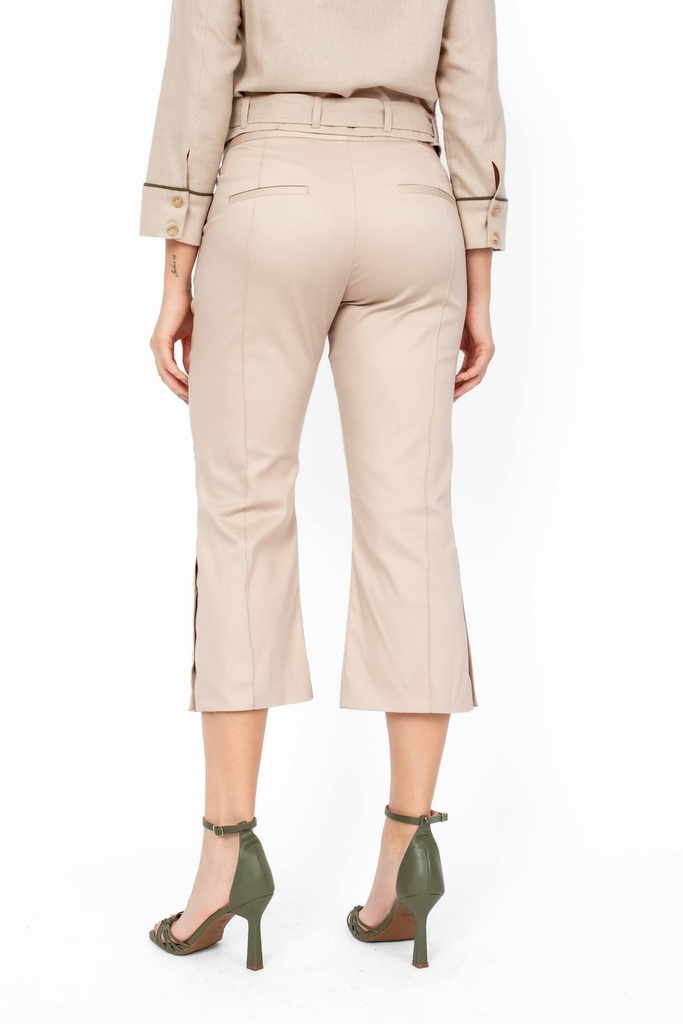 Calça feminina capri nude