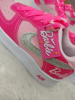 NIKE BARBIE na internet