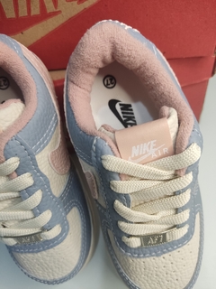 NIKE AIR FORCE - Azul / Bege logo Rosa PREMIUM - LUCC KIDS