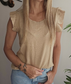 REMERA DE LINO CON VOLADOS EN MANGAS BEIGE