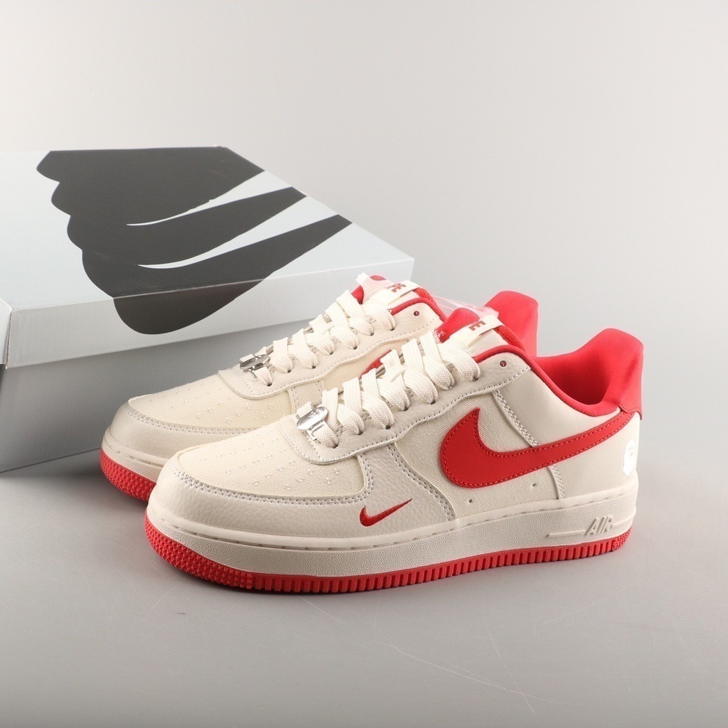 Tenis Nike Air Force 1 07 Low Branco com Vermelho