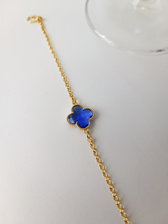 PULSEIRA FOLHEADA COM TREVO AZUL LAPIDADO dourado na internet