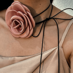 Choker Rose en internet