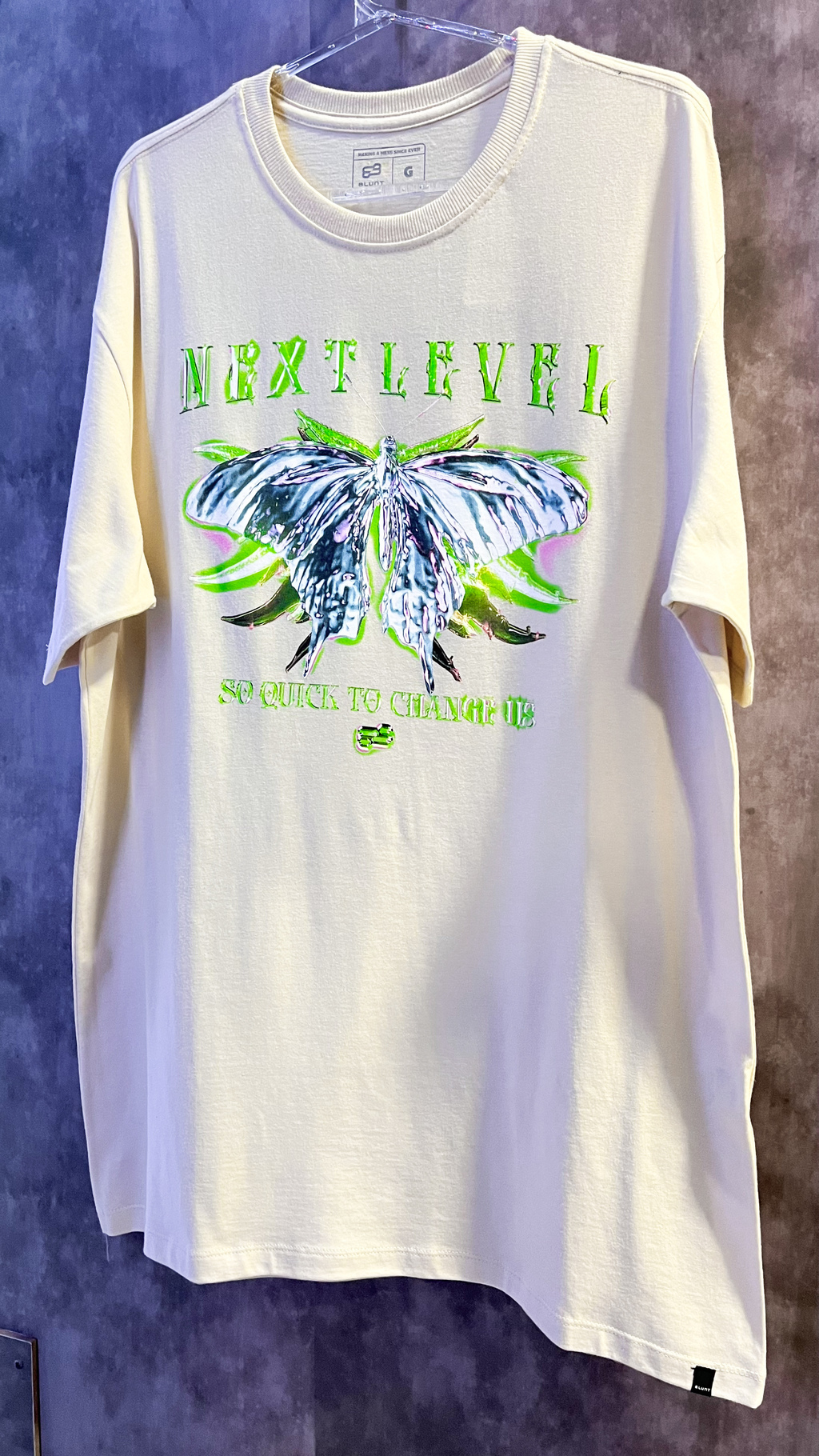 Camiseta Blunt “Toxic Butterfly” - Areia