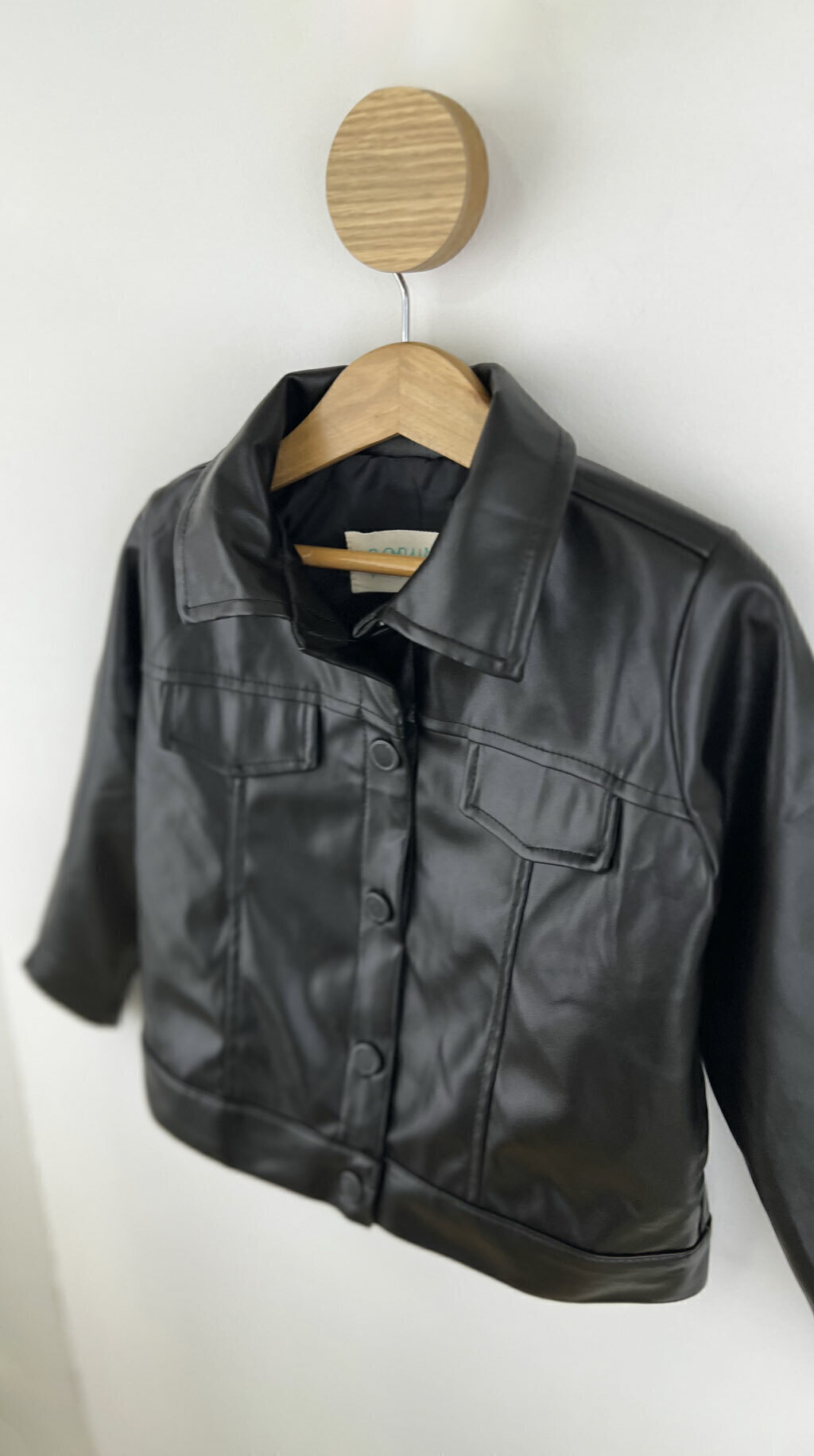 Chaqueta tipo cuerina Comprar en Popys