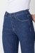 Calça jeans flare power azul marinho na internet