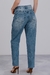 Calça jeans azul médio com cós assimétrico - comprar online