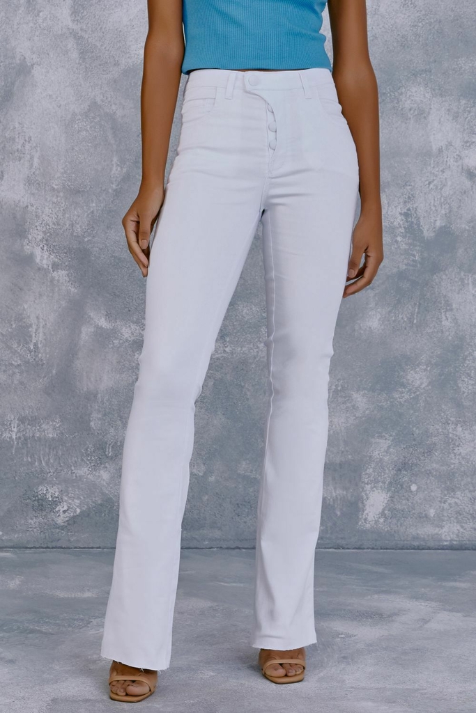 Calça flare branca de cintura alta - Jeans Sustentável - Premium Den