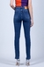 Calça jeans skinny antonie azul médio foco no produto costas