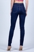 Calça jeans skinny azul marinho com respingos na internet