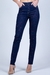 Calça jeans skinny azul marinho com respingos