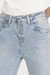 Calça Jeans Skinny Clara Beatrice com botões cristal foco nos detalhes dos botões