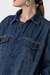 Vestido Jeans Giovanna com Correntes, foto frontal com foco nas correntes
