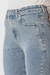 Calça Jeans Clara Skinny Ellen, foto frontal com foco no detalhe do bolso do produto