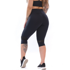 Calça Córsário Capri Com Bolso Cós Cintura Alta Preto