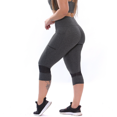 Calça Córsário Capri Com Bolso Cós Cintura Alta Cinza Mescl - loja online