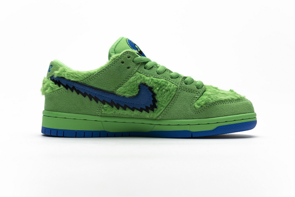 Grateful Dead x Nike SB Dunk Low “Green Bear”