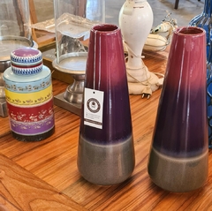 Vaso de Cerâmica Tricolor (marrom, roxo e cinza) da Marcenaria Tiradentes, perfeito para adicionar cor e exclusividade na decoração.