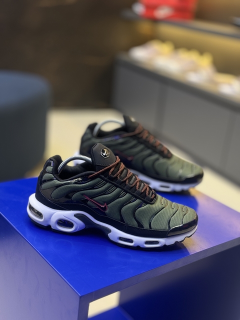 Nike air tn khaki best sale