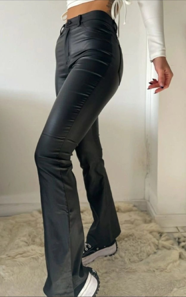 Pantalones simil cuero mujer sale